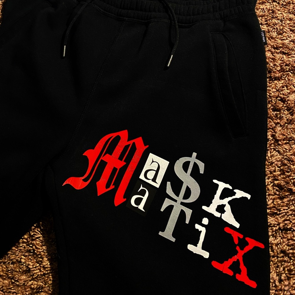 ‘BRED’ FLEECE SHORTS - Picture 3 of 3